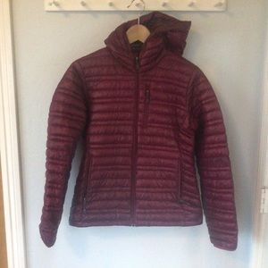 Patagonia women’s hooded puffer size small